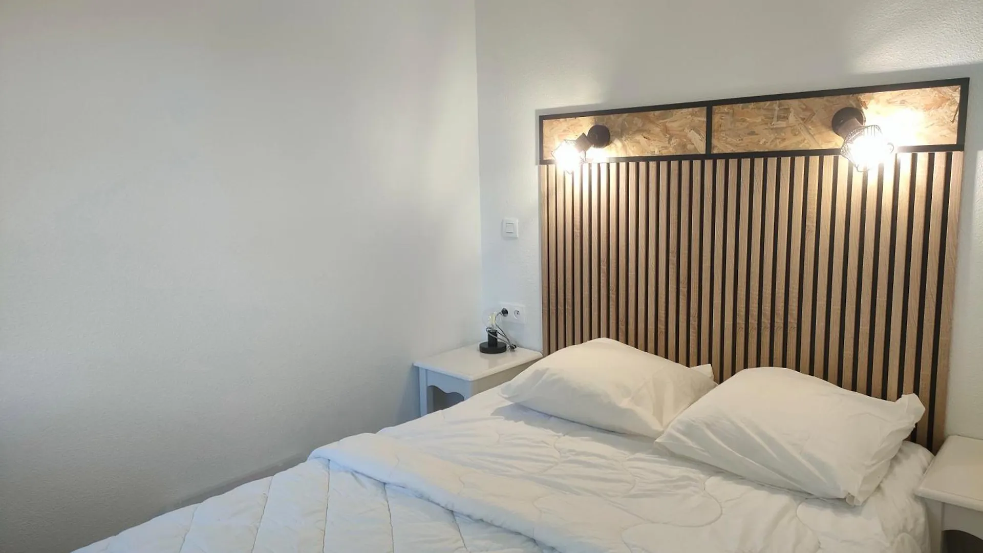 A Louer Pour Les Vacances T3 Pour 4 Personnes Avec Piscine Arzon 0*,  France