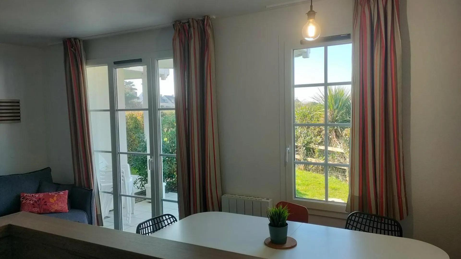 A Louer Pour Les Vacances T3 Pour 4 Personnes Avec Piscine Arzon 0*,