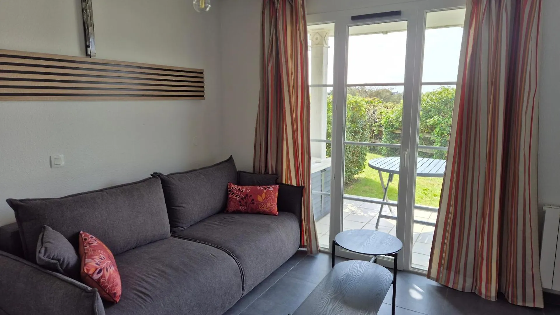 A Louer Pour Les Vacances T3 Pour 4 Personnes Avec Piscine Arzon