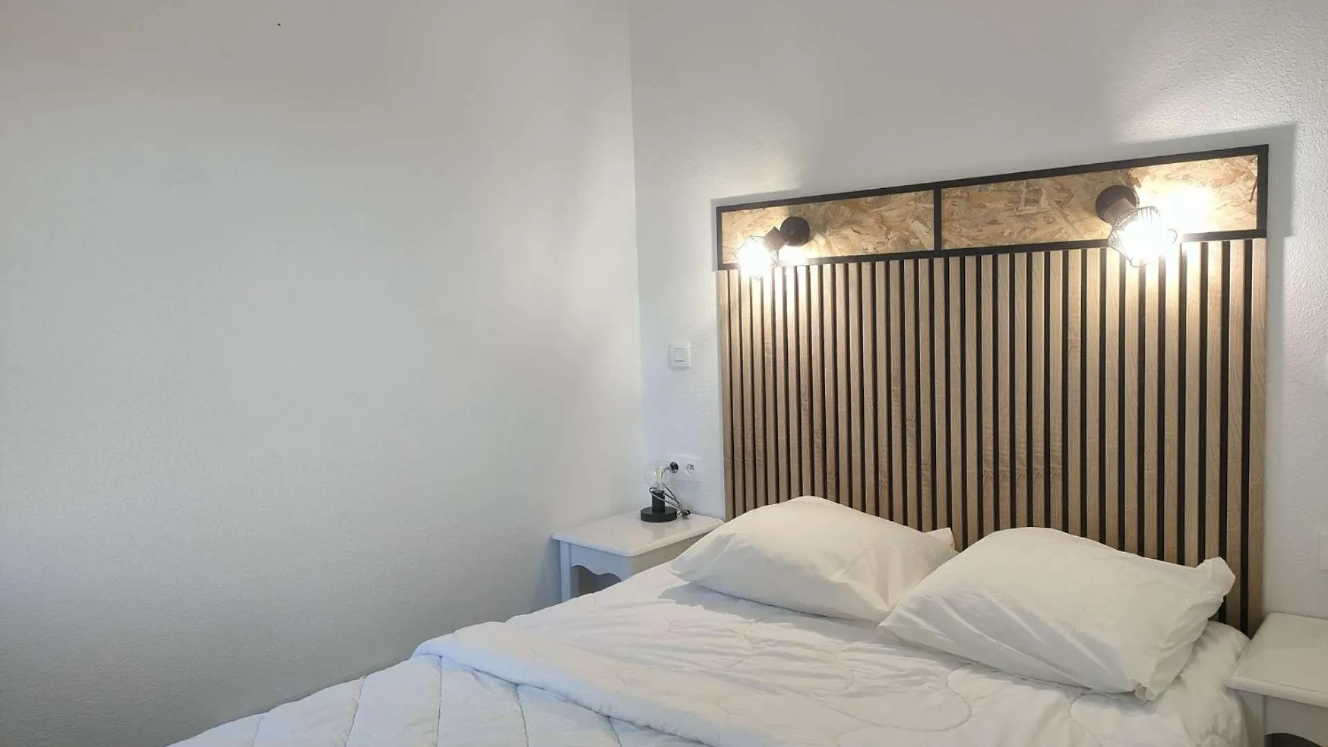Apartment Ref 066 A Louer Pour Les Vacances T3 Pour 4 Personnes Avec Piscine Arzon
